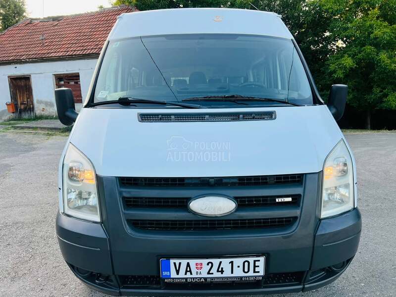 Ford Transit 6 sedista