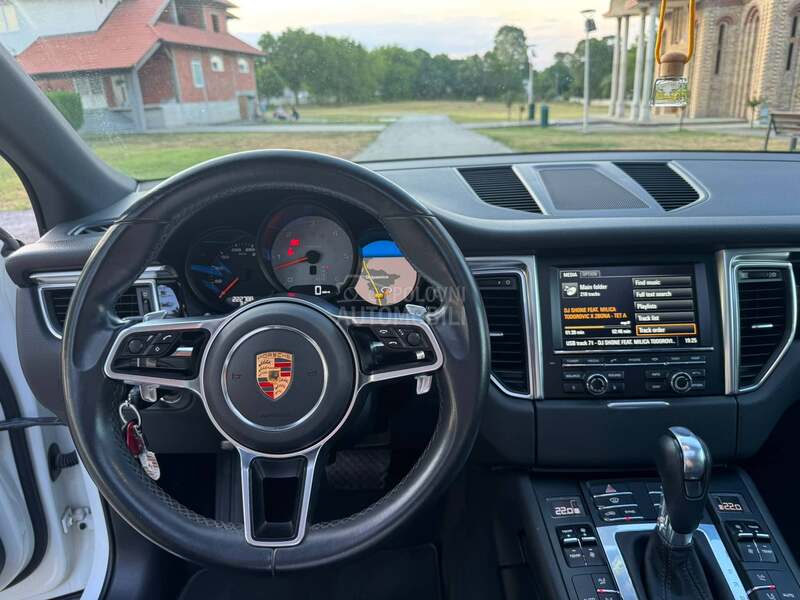 Porsche Macan 3.0 Macan S vazduh