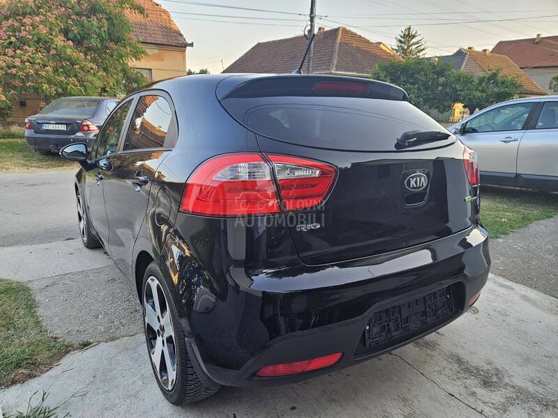 Kia Rio Max Oprema