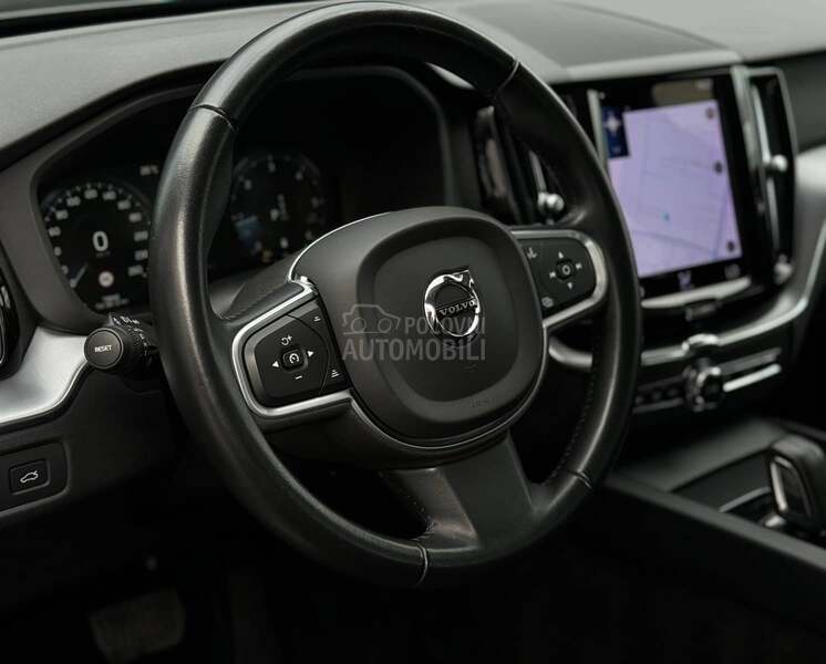 Volvo XC60 AWD/HYBRID/MOMENTUM