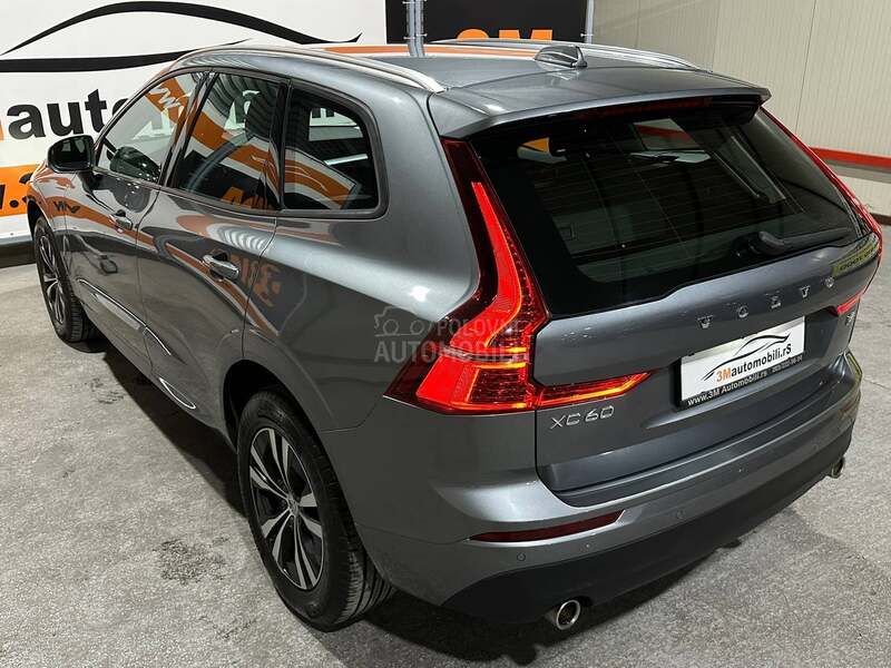 Volvo XC60 AWD/HYBRID/MOMENTUM