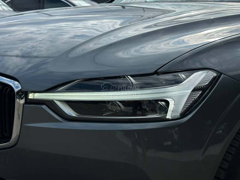 Volvo XC60 AWD/HYBRID/MOMENTUM
