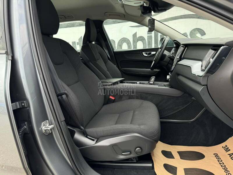 Volvo XC60 AWD/HYBRID/MOMENTUM
