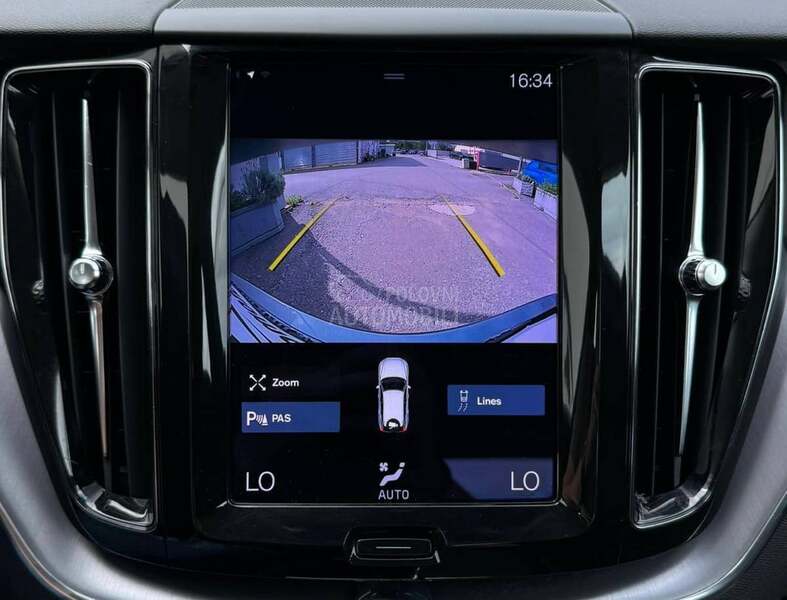 Volvo XC60 AWD/HYBRID/MOMENTUM