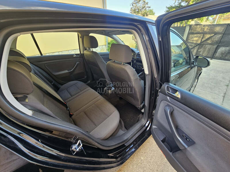 Volkswagen Golf 5 1.6 ben