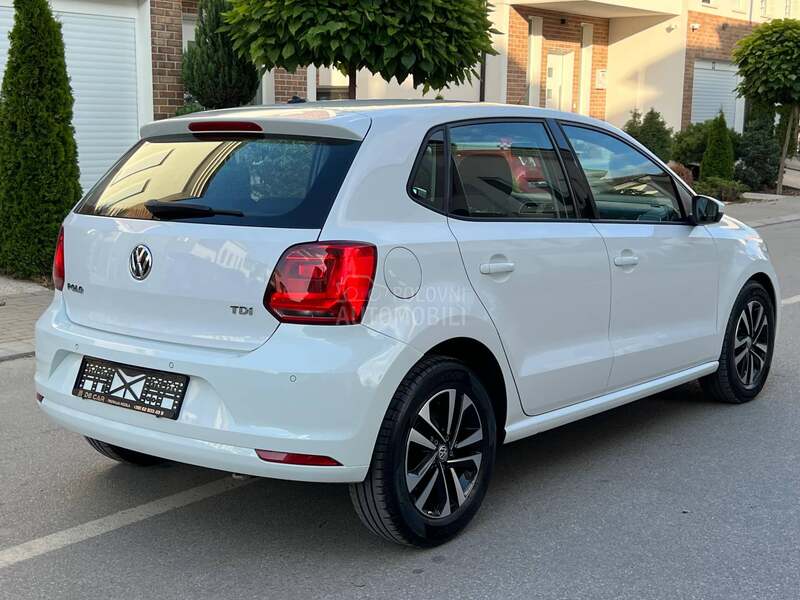 Volkswagen Polo restaling car play