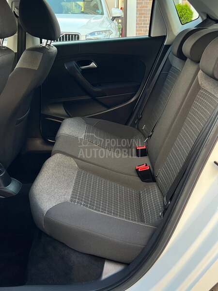 Volkswagen Polo restaling car play