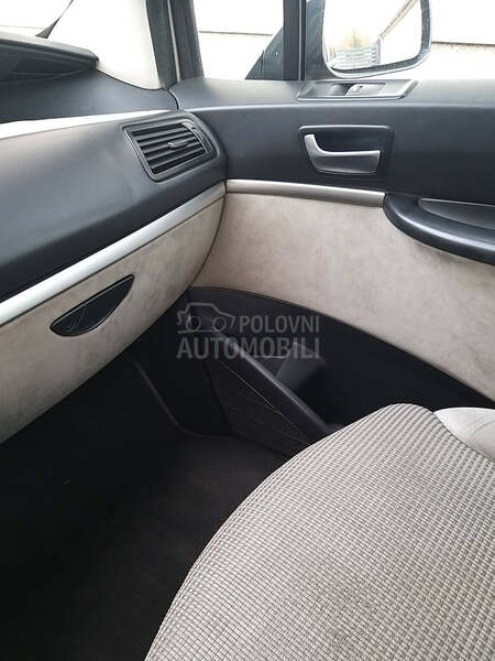Peugeot 807 Rezervisan
