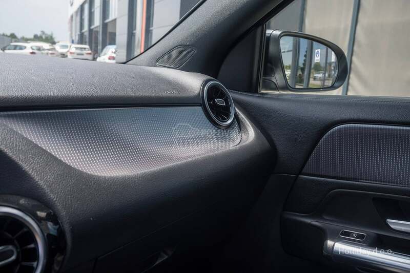 Mercedes Benz GLA 200 D AT NavLed