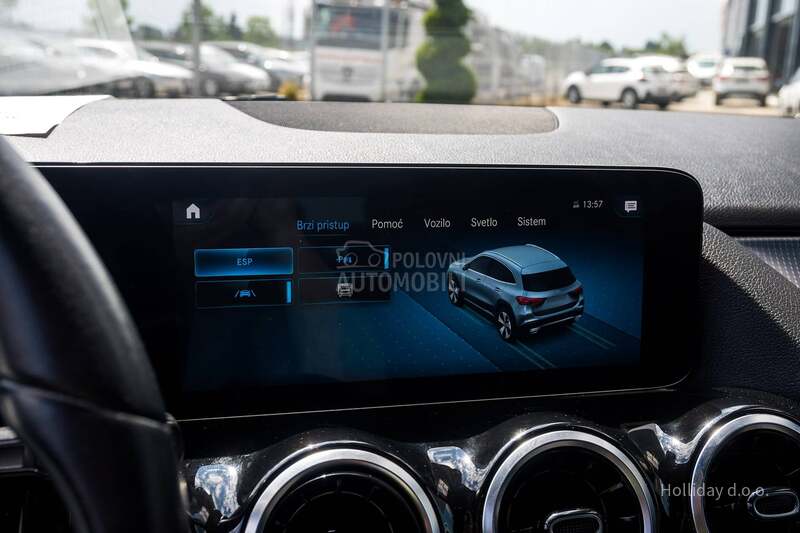 Mercedes Benz GLA 200 D AT NavLed