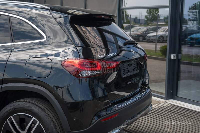 Mercedes Benz GLA 200 D AT NavLed