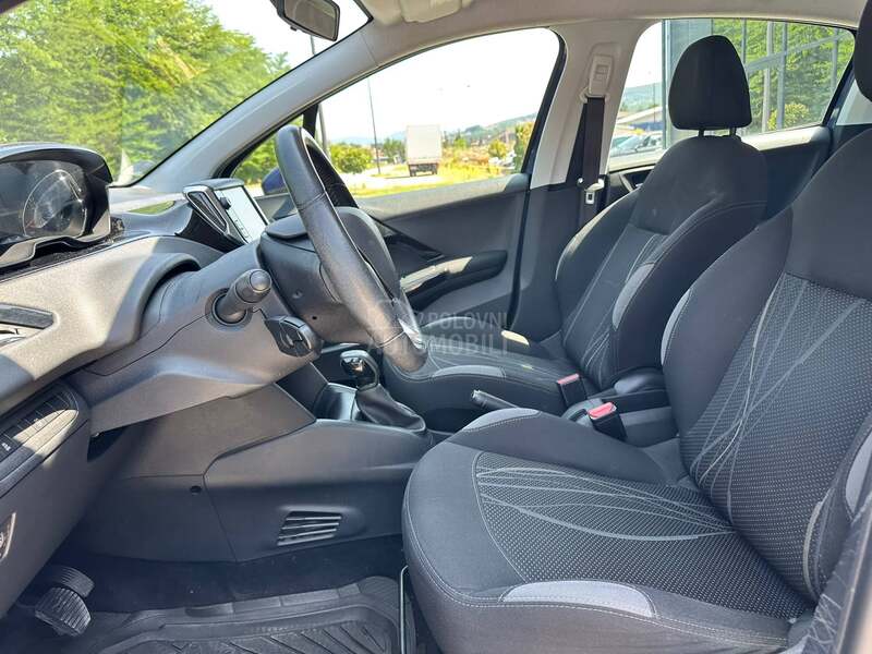 Peugeot 208 ACTIVE 1.2