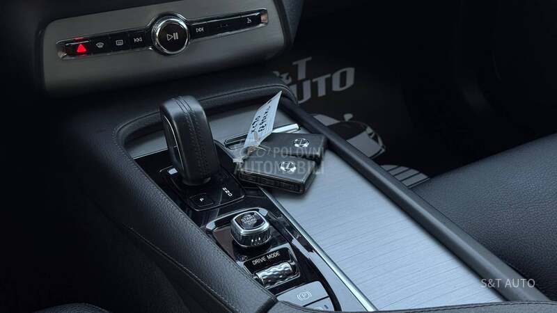 Volvo XC90 REZERVISAN