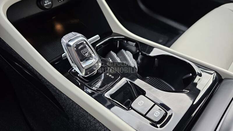 Volvo XC40 T5 248hp INSCRIPTION
