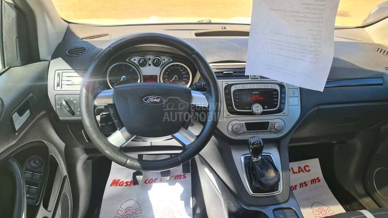 Ford Kuga 2.0d 4x4 PANO/XSEN