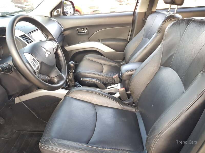 Mitsubishi Outlander 2.0TDI N A V I 7 SED