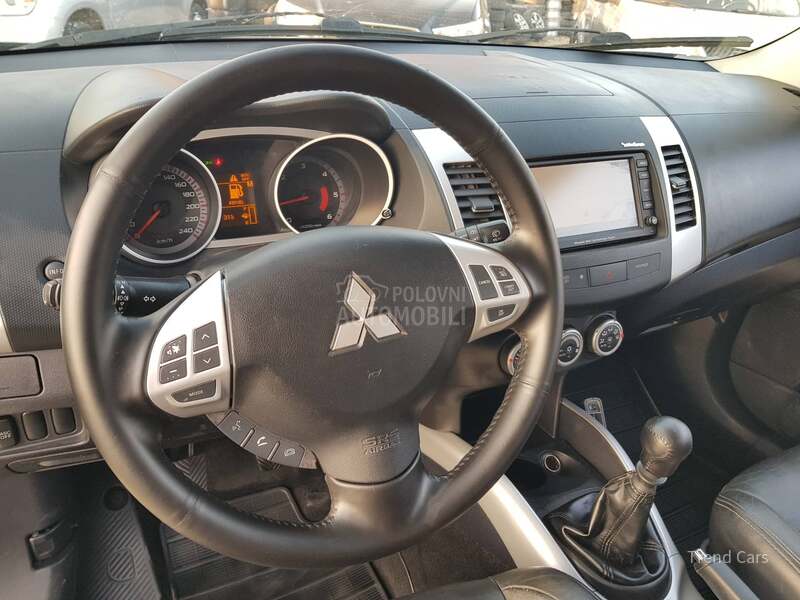 Mitsubishi Outlander 2.0TDI N A V I 7 SED