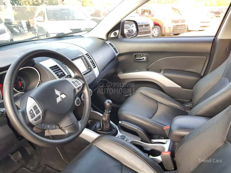 Mitsubishi Outlander 2.0TDI N A V I 7 SED