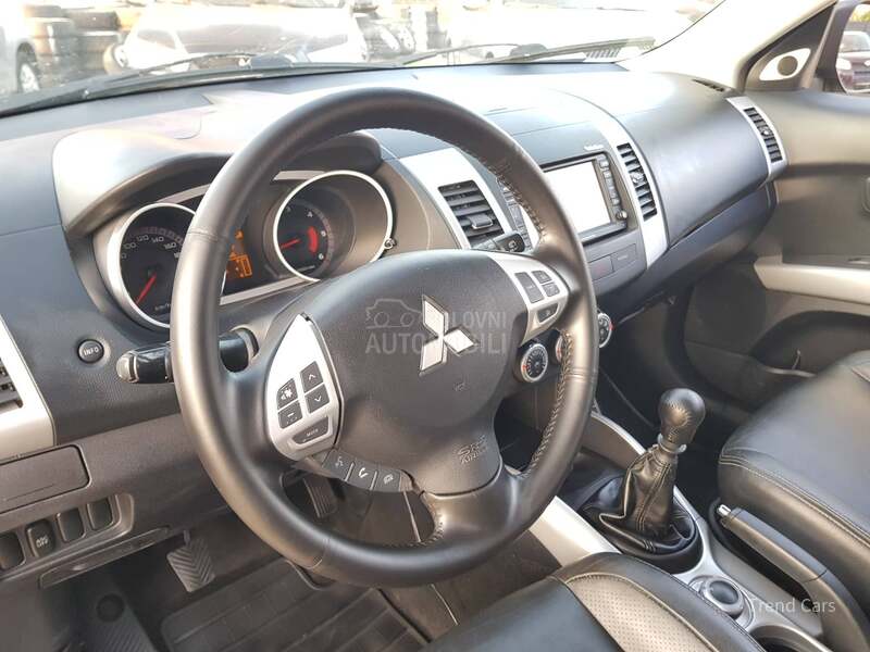 Mitsubishi Outlander 2.0TDI N A V I 7 SED