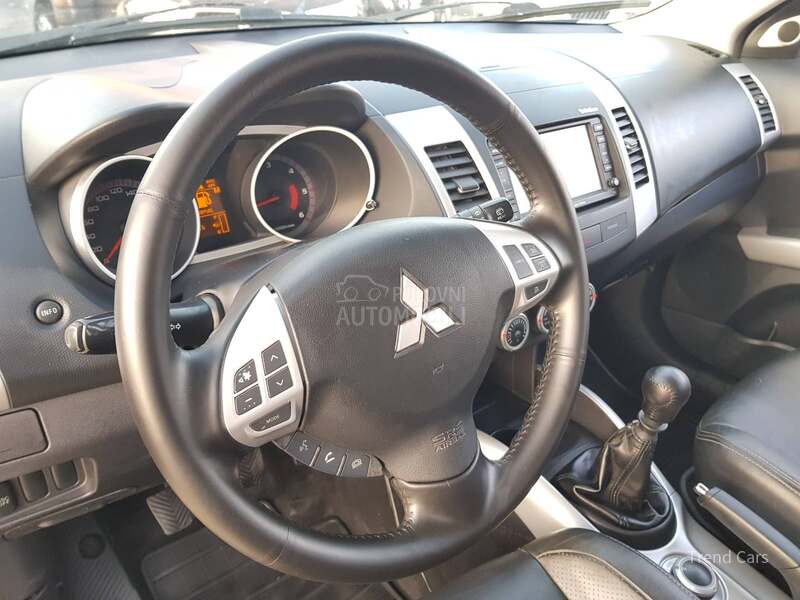 Mitsubishi Outlander 2.0TDI N A V I 7 SED