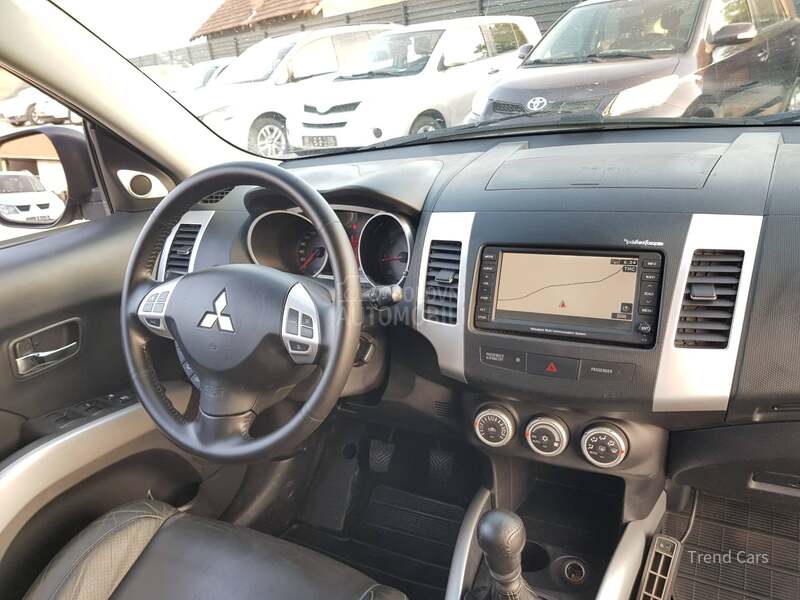 Mitsubishi Outlander 2.0TDI N A V I 7 SED