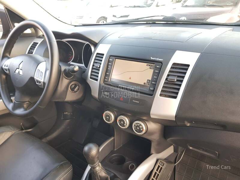 Mitsubishi Outlander 2.0TDI N A V I 7 SED