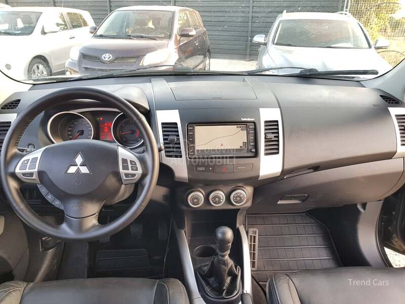 Mitsubishi Outlander 2.0TDI N A V I 7 SED