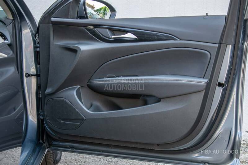 Opel Insignia 2.0D AUT8 LED MEMO