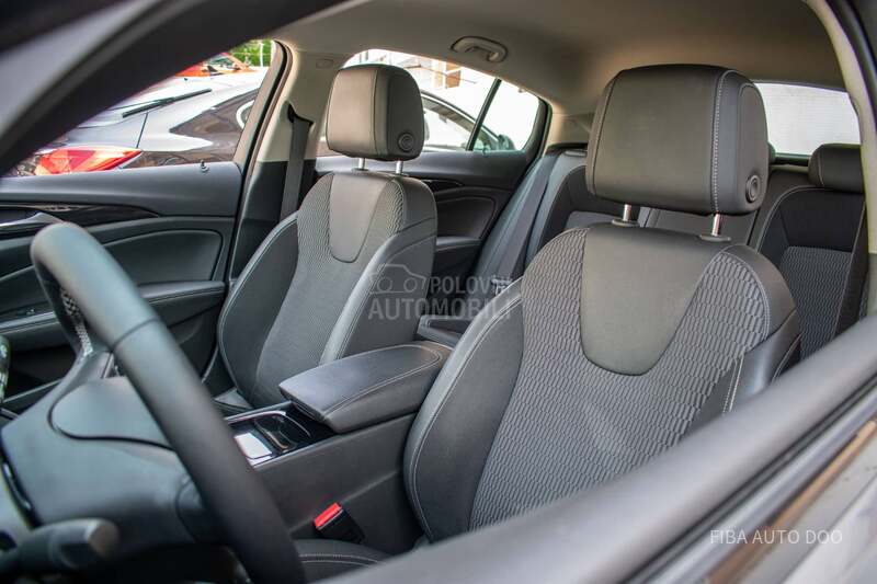 Opel Insignia 2.0D AUT8 LED MEMO