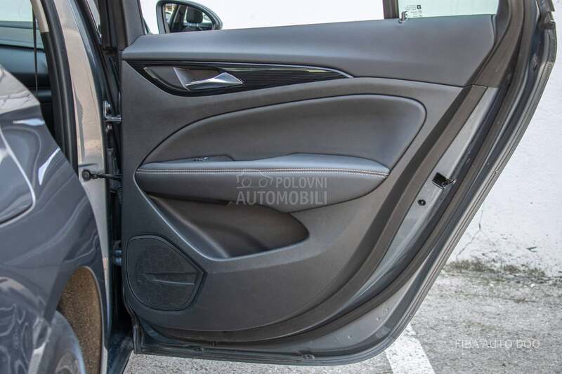 Opel Insignia 2.0D AUT8 LED MEMO