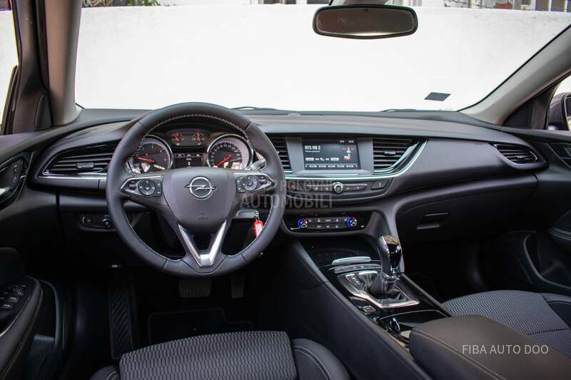Opel Insignia 2.0D AUT8 LED MEMO