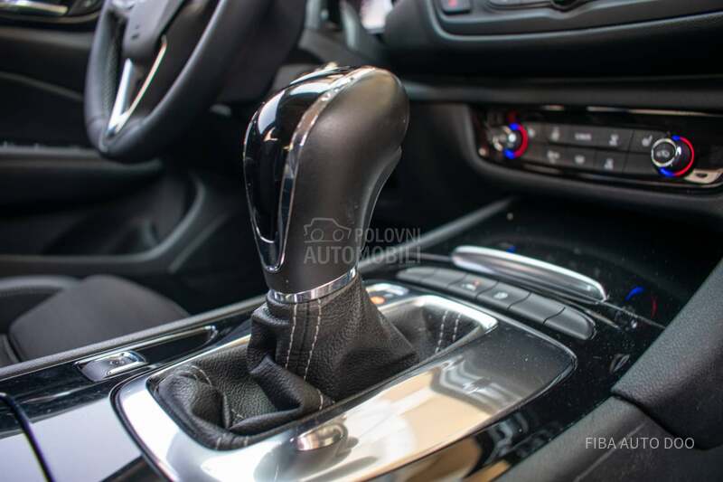 Opel Insignia 2.0D AUT8 LED MEMO