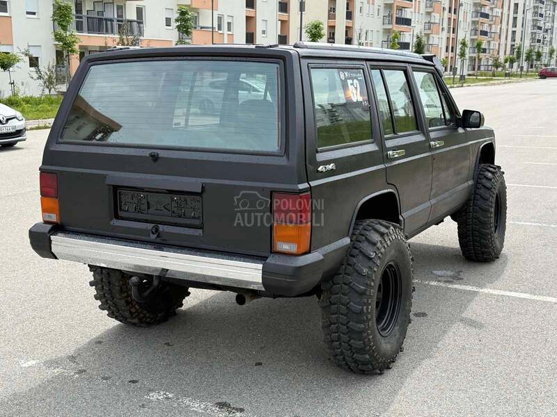 Jeep Cherokee 