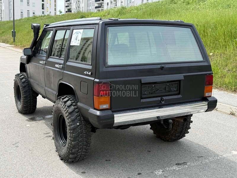 Jeep Cherokee 
