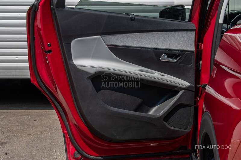 Peugeot 5008 1.2 EAT PANO 7seats