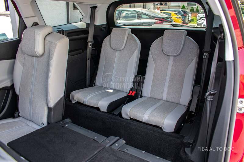 Peugeot 5008 1.2 EAT PANO 7seats