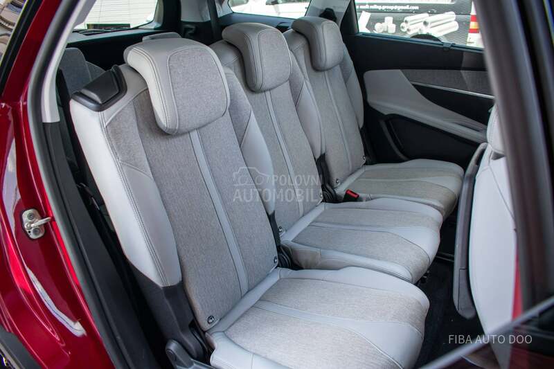 Peugeot 5008 1.2 EAT PANO 7seats