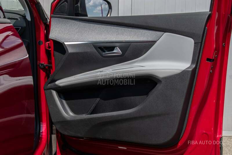 Peugeot 5008 1.2 EAT PANO 7seats