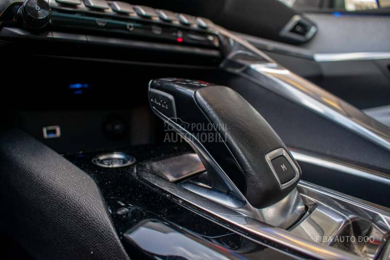 Peugeot 5008 1.2 EAT PANO 7seats
