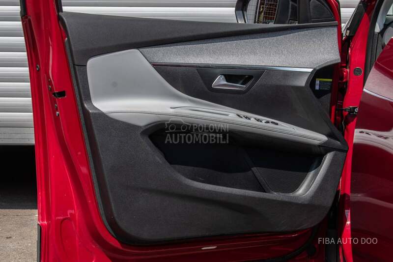 Peugeot 5008 1.2 EAT PANO 7seats