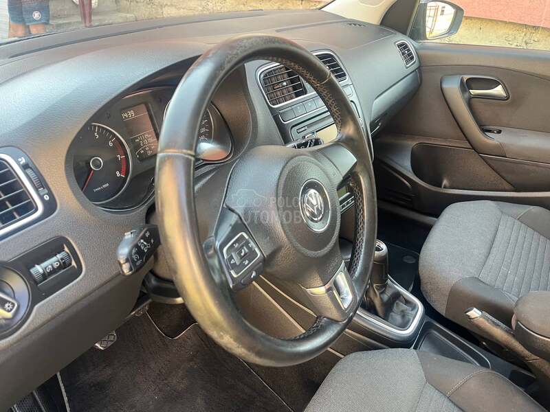 Volkswagen Polo 1.4 OČUVAN CH  2011