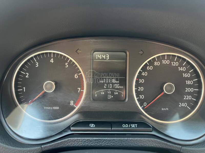 Volkswagen Polo 1.4 OČUVAN CH  2011