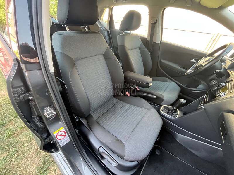 Volkswagen Polo 1.4 OČUVAN CH  2011