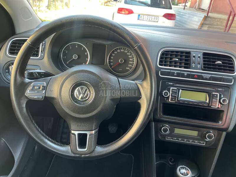 Volkswagen Polo 1.4 OČUVAN CH  2011