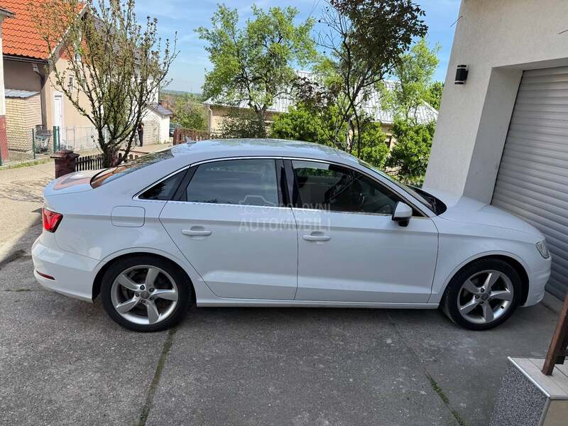 Audi A3 S-TRONIC LED CH