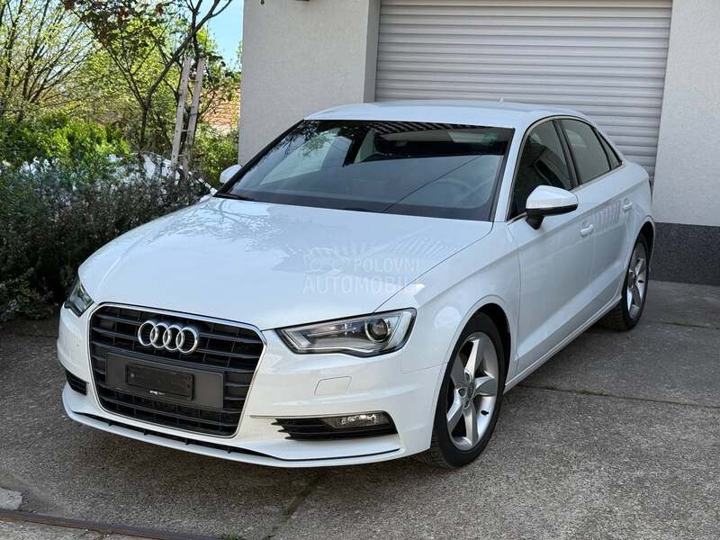 Audi A3 S-TRONIC LED CH