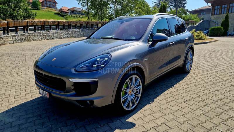 Porsche Cayenne E-HYBRID