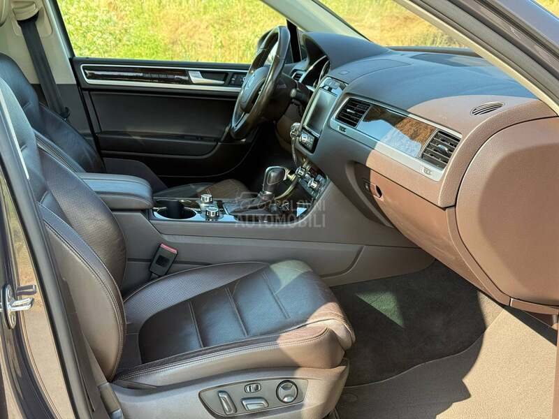 Volkswagen Touareg 3.0 V6 Upravo reg