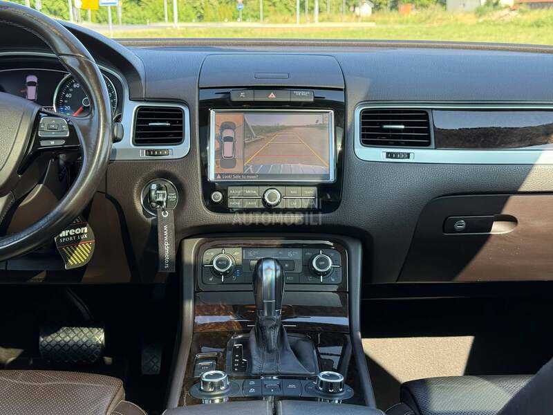 Volkswagen Touareg 3.0 V6 Upravo reg