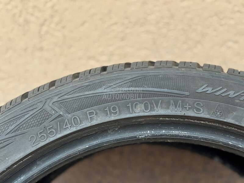 Vredestein 255/40 R19 Zimska